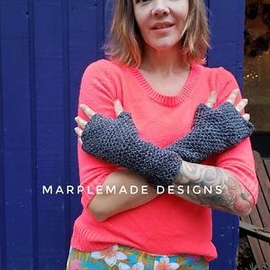 NWT* Handmade Fingerless gloves 💜 MarpleMade Designs,  fitted, soft acrylic,